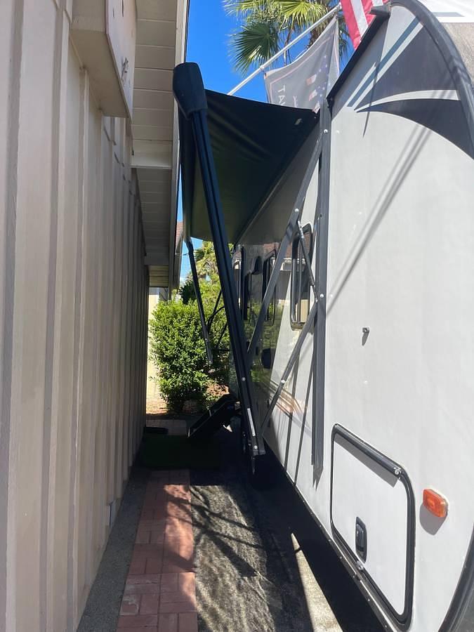 Used 2022 Palomino Solaire 24 ft 205SS