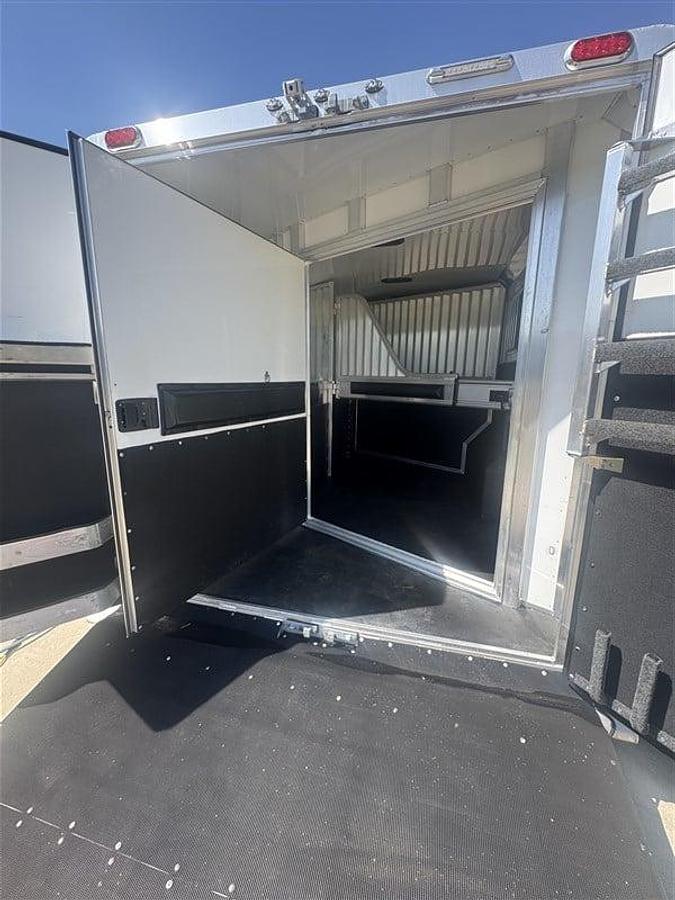 Used 2020 4 Star 3 Horse w/ Living Quarters