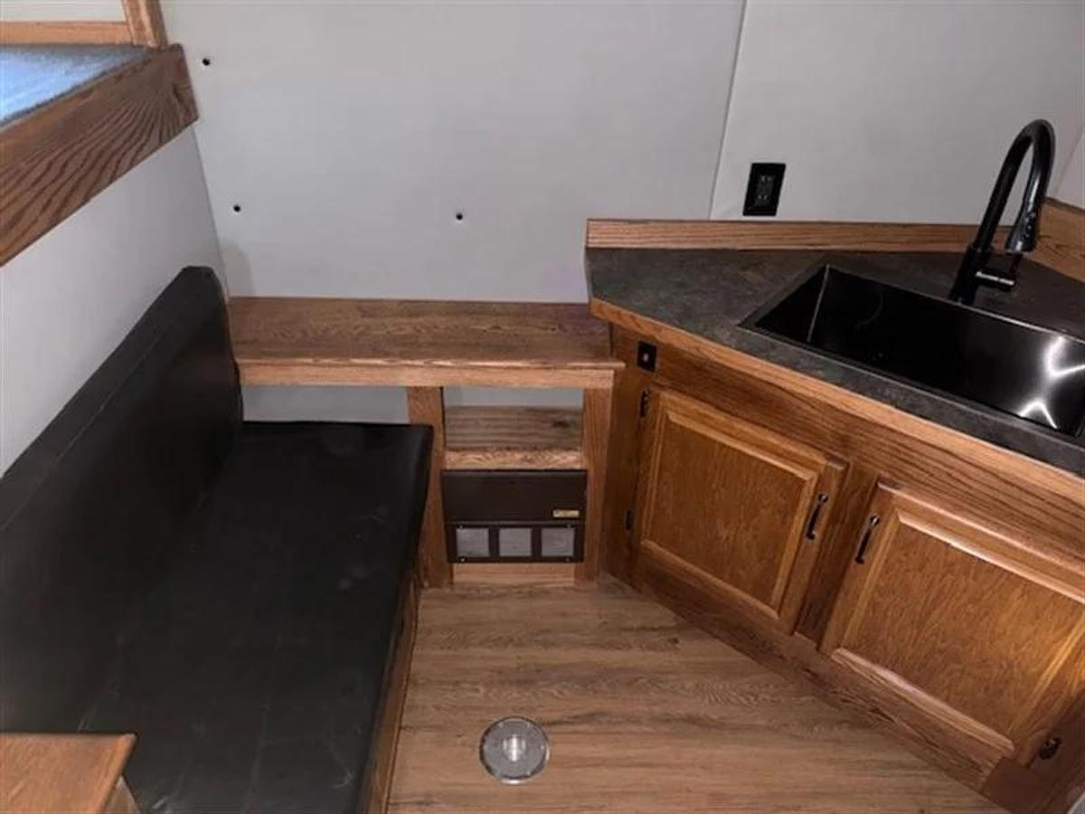 Used 2002 Sooner Revolution 4 Horse