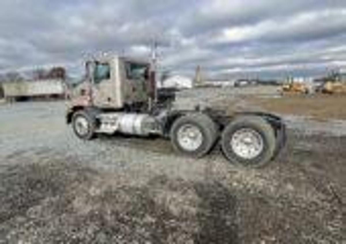 Used 2010 MACK CXU Day Cab Semi Truck