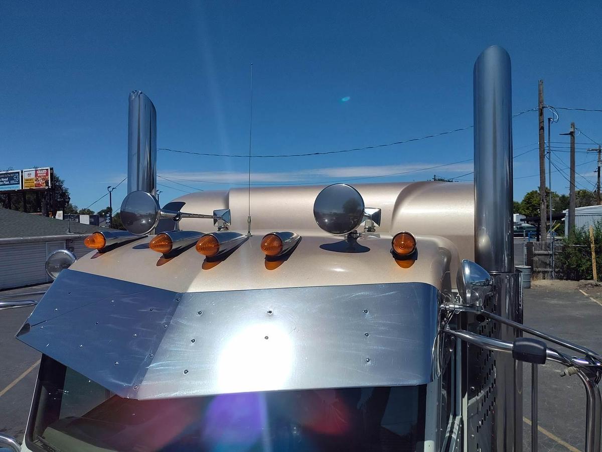 Used 2015 Peterbilt 389 Sleeper Semi Truck