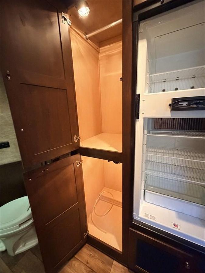 Used 2014 Sooner Legacy 312 3 Horse Gooseneck Trailer with Living Quarters
