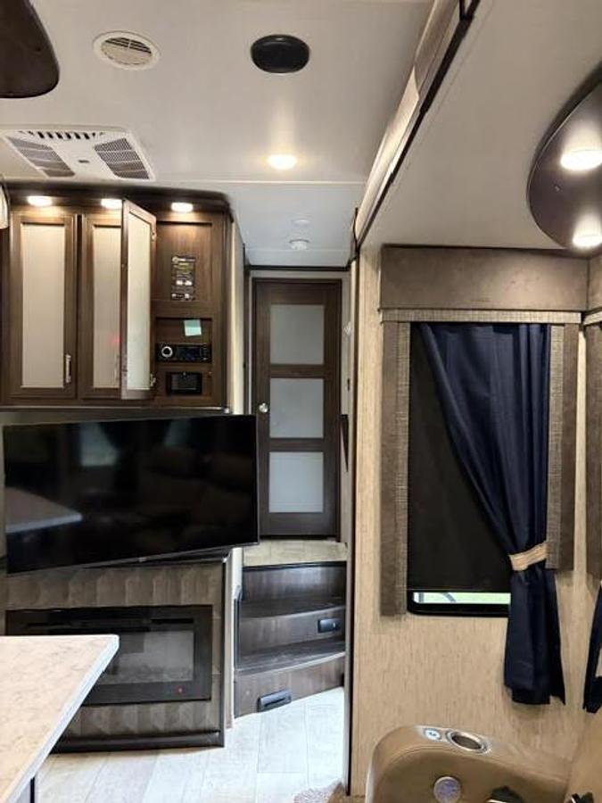 Used 2020 Grand Design Momentum 349m