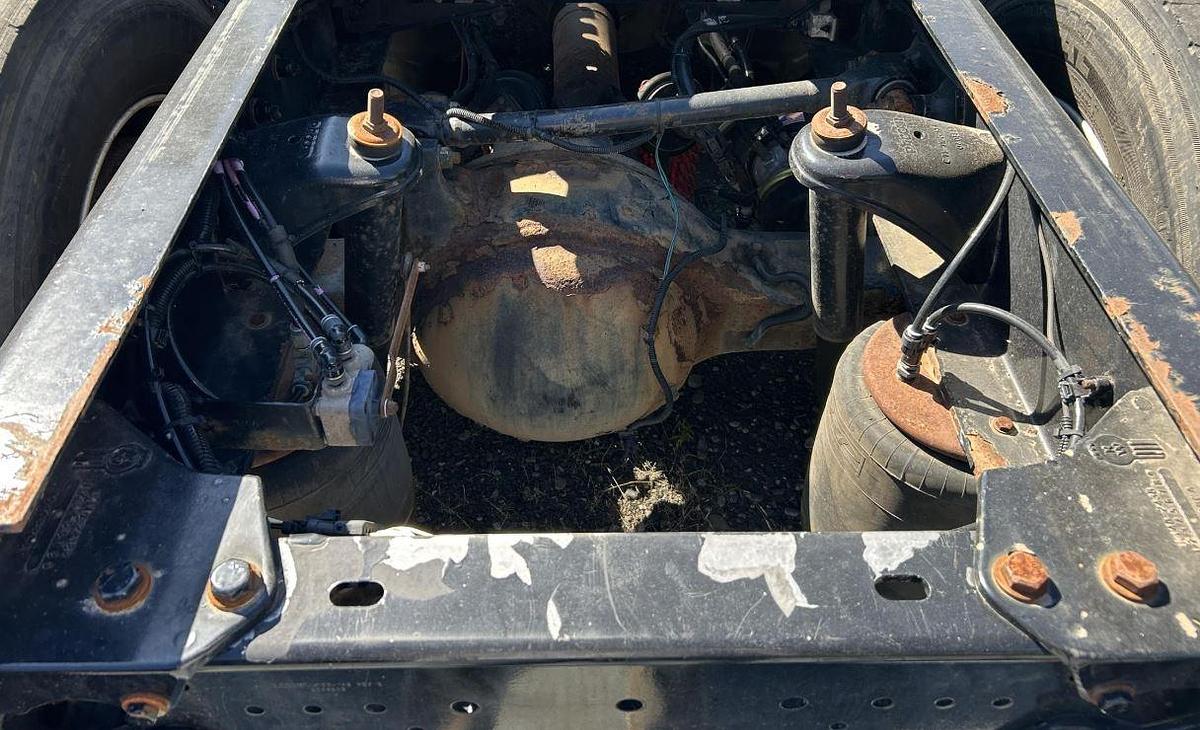 Used 2014 KENWORTH T660 Conventional Sleepe Semi