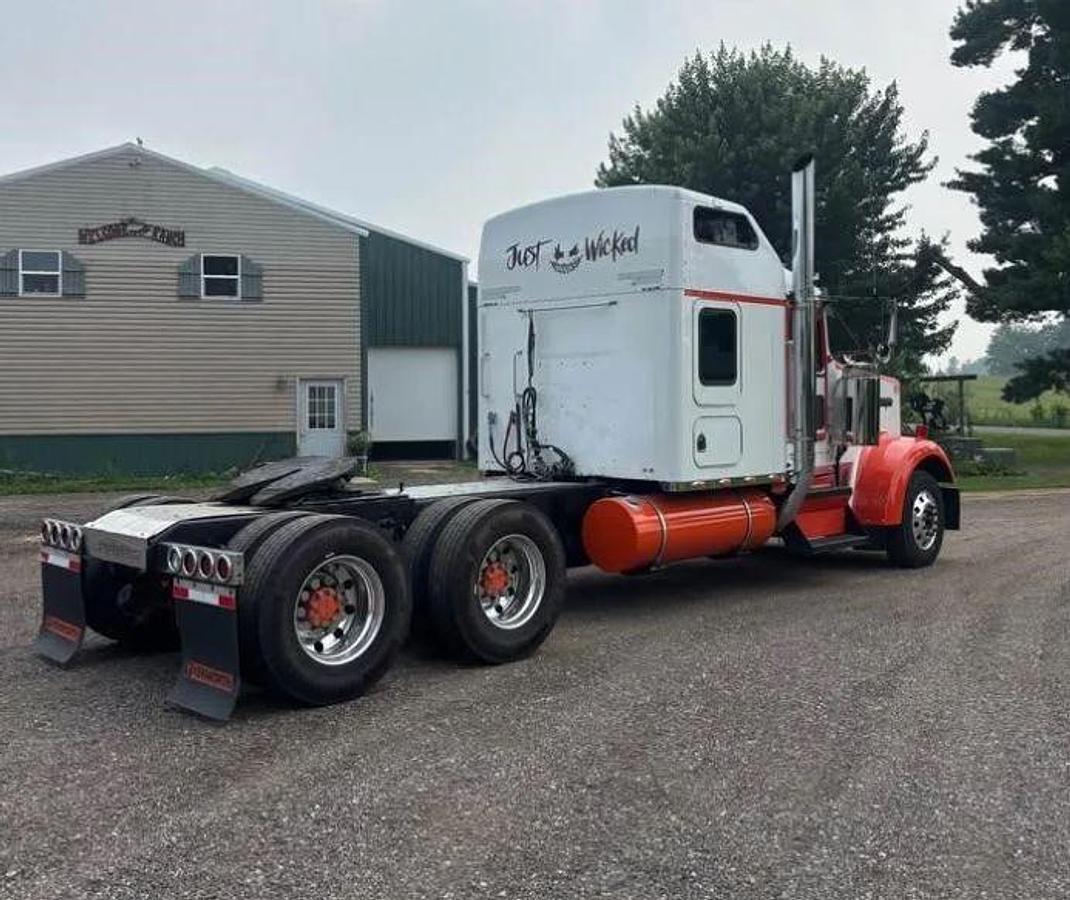 Used 2002 Kenworth W900
