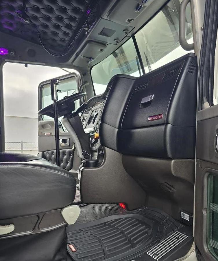 Used 2022 Kenworth W900l