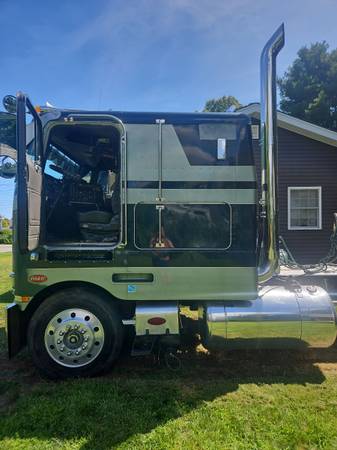 Used 1984 Peterbilt 362 Double Bunk