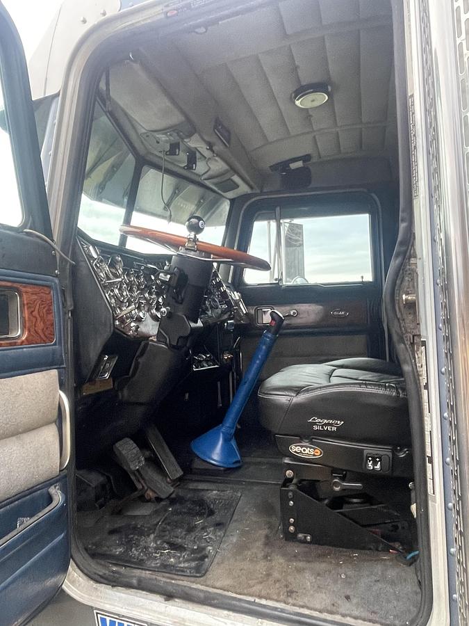 Used 1996 Peterbilt 379 Conventional Sleeper Semi