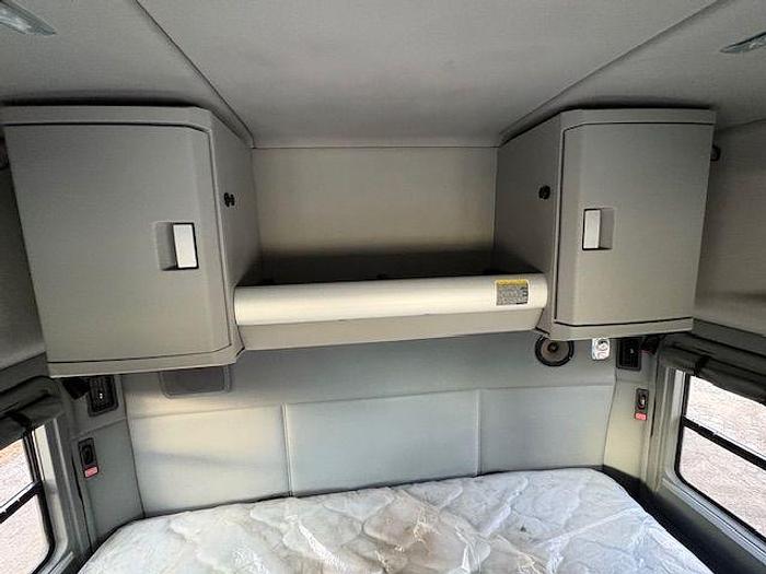 Used 2021 KENWORTH T880 Sleeper Semi Truck