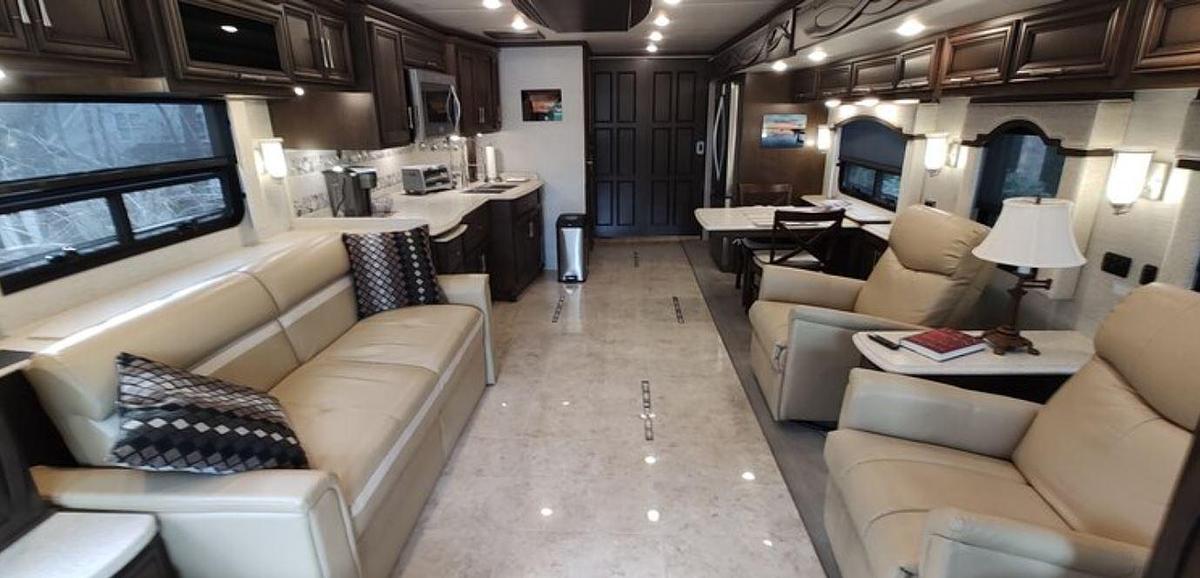 Used 2018 Newmar Ventana 4369