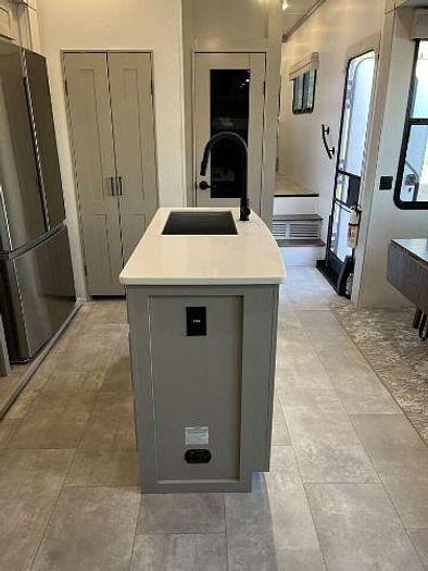 Used 2023 Palomino Columbus 379MB