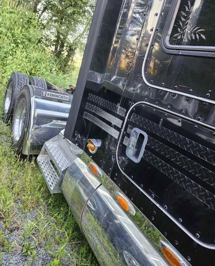 Used 2012 Kenworth W900L Sleeper Semi Truck