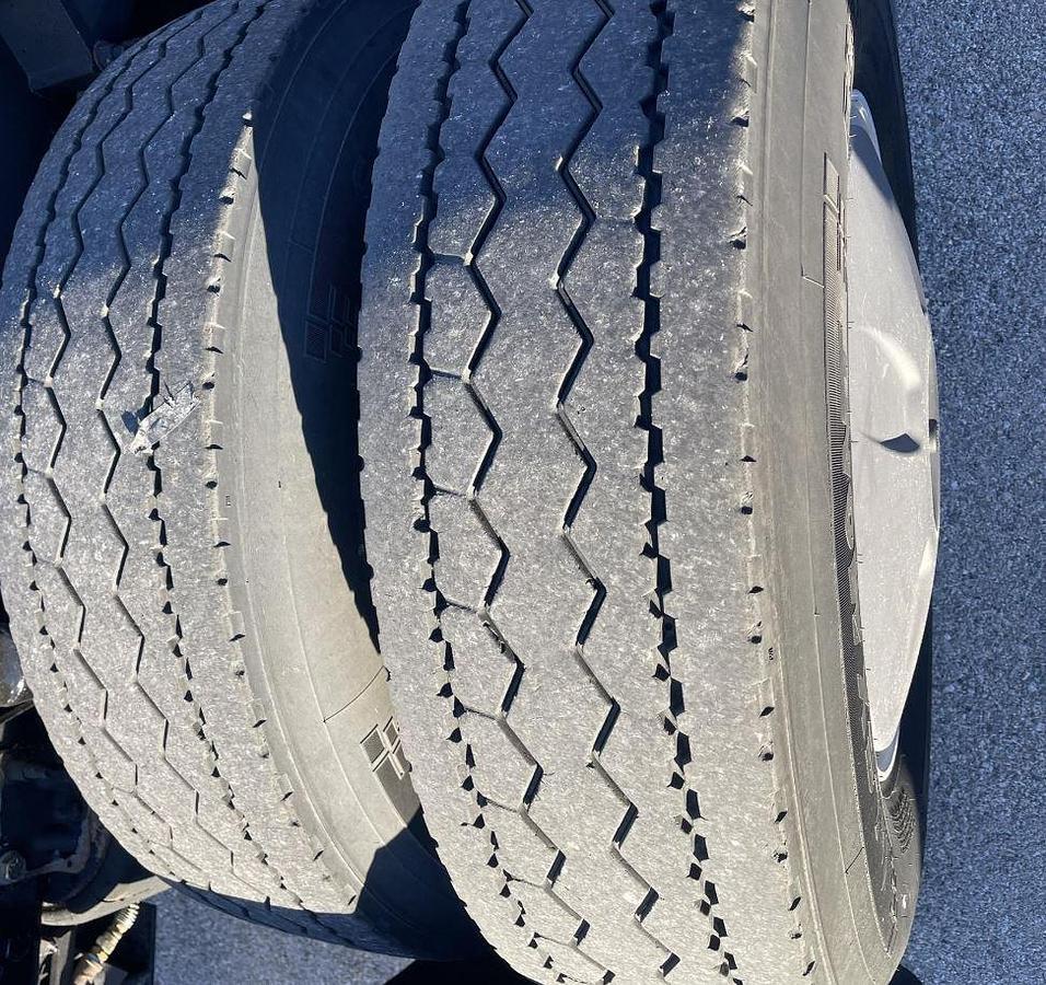 Used 2019 FREIGHTLINER CASCADIA 126