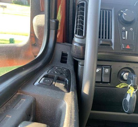 Used 2023 Volvo VNL64T860