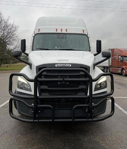 Used 2024 Freightliner CASCADIA 126
