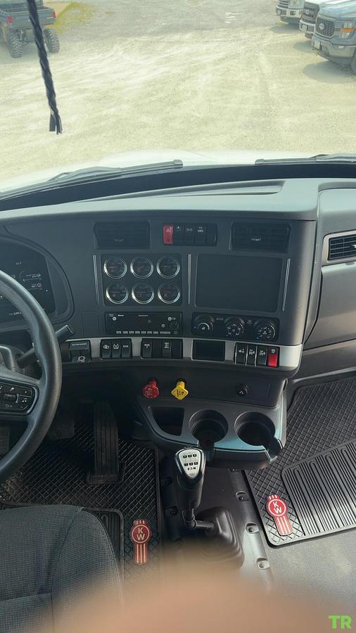 Used 2021 Kenworth T880