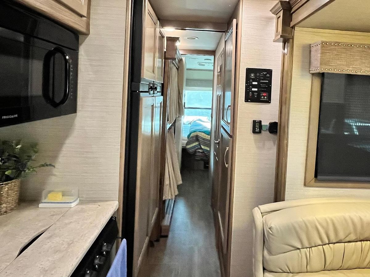 Used 2018 Jayco Seneca 37FS