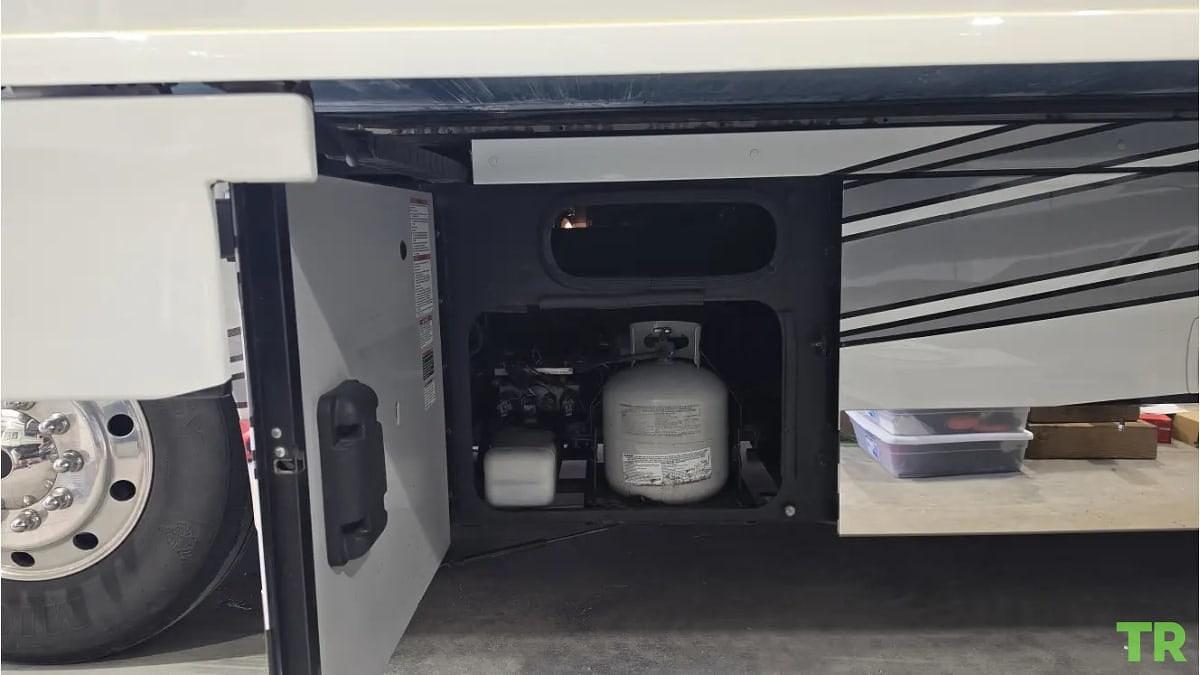 Used  2017 Winnebago Grand Tour 45RL