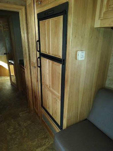 Used 2007 Platinum 3 Horse Trailer with Living Quarters