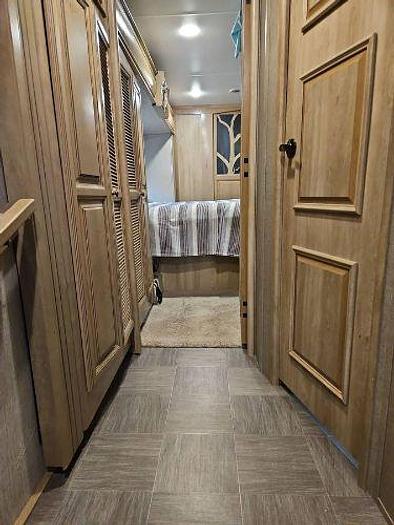 Used 2016 Redwood RW38RL