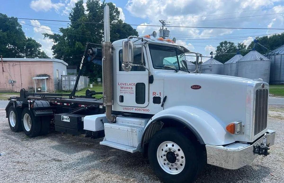 Used 2019 PETERBILT 367 Roll-Off Tow Truck