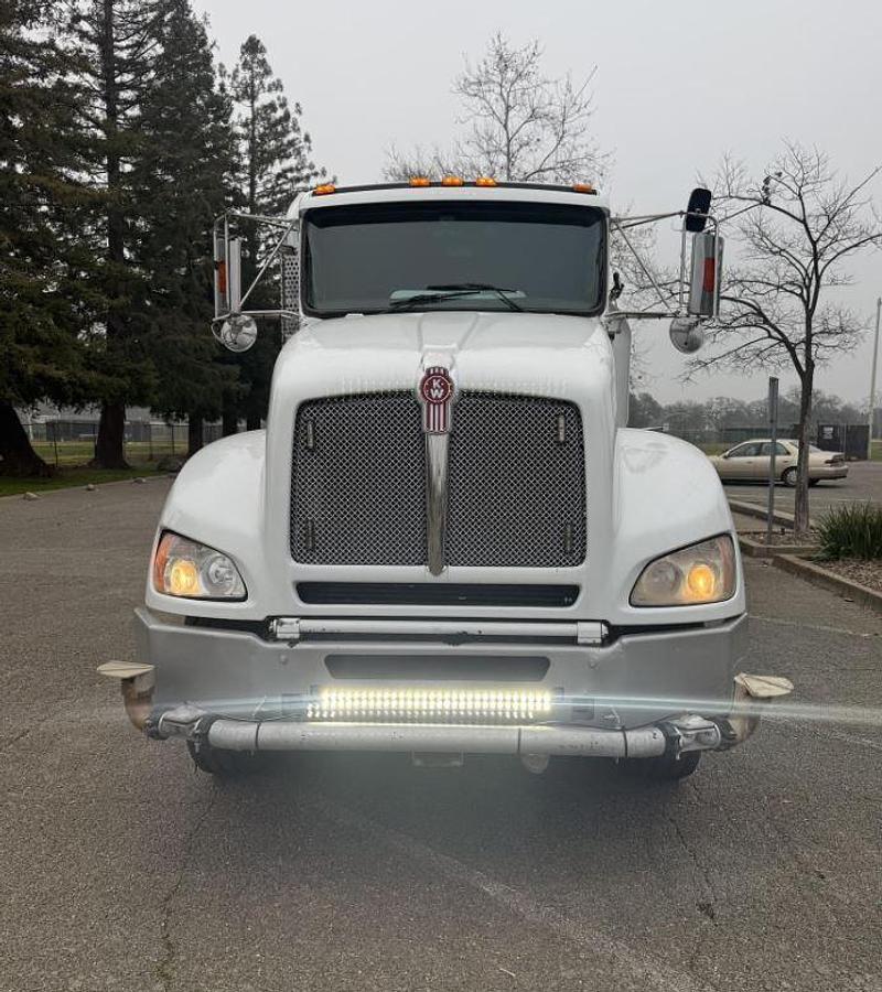 Used 2012 KENWORTH T440 Water Tank Truck