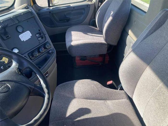 Used 2015 Freightliner Cascadia