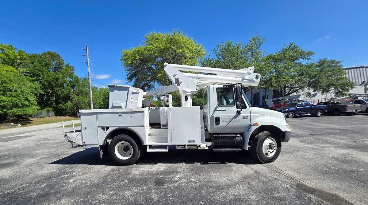 Used 2005 ALTEC TA45M-T50 MOUNTED ON 2005 INTERNATIONAL DURASTAR 4300
