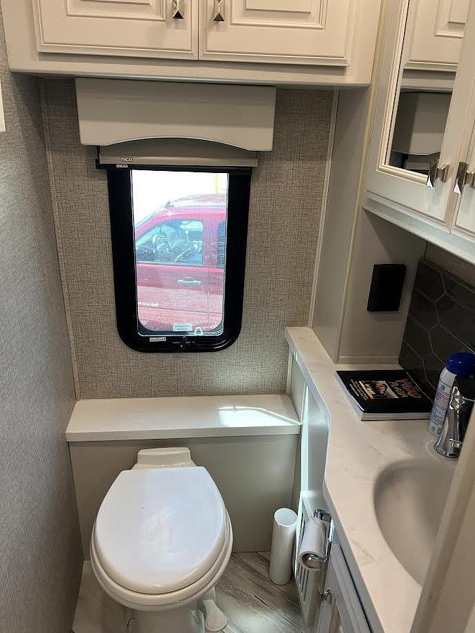 Used 2022 Fleetwood Discovery LXE 40M Class A Motorhome