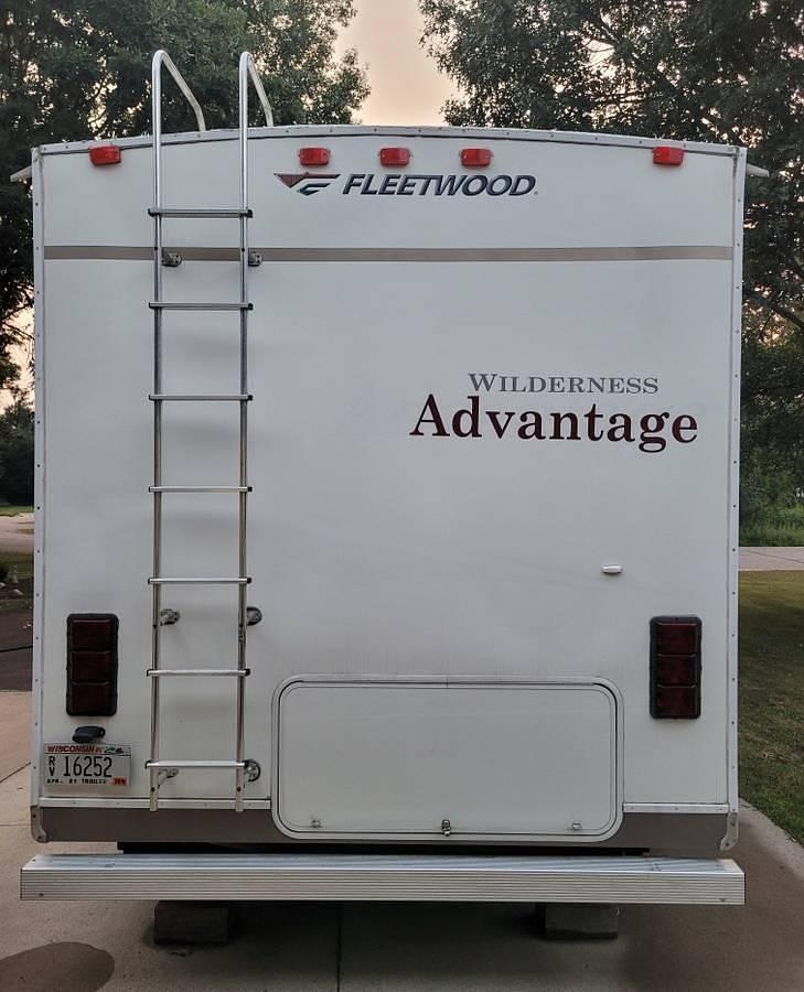 Used 2005 Wilderness Fleetwood Advantage 365FLTS Fifth Wheel