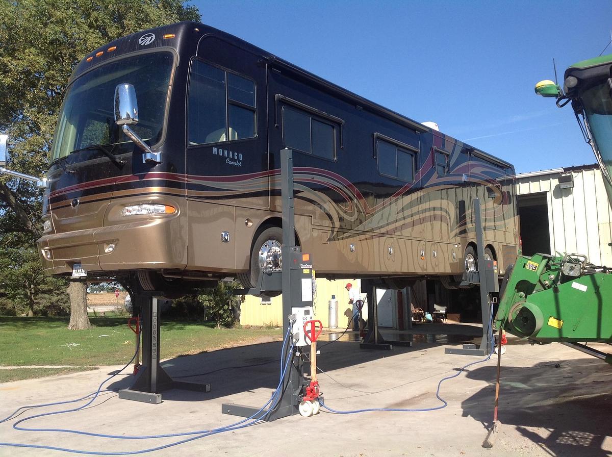 Used 2011 Monaco Camelot 43PKQ Class A Motorhome