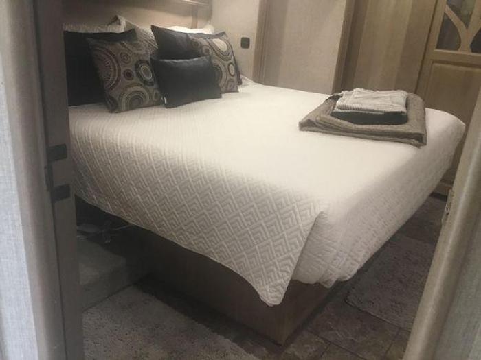 Used 2017 Crossroads Redwood RW4120GK