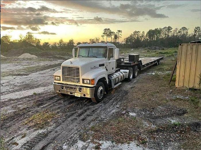 Used 2013 Mack Pinnacle CHU613