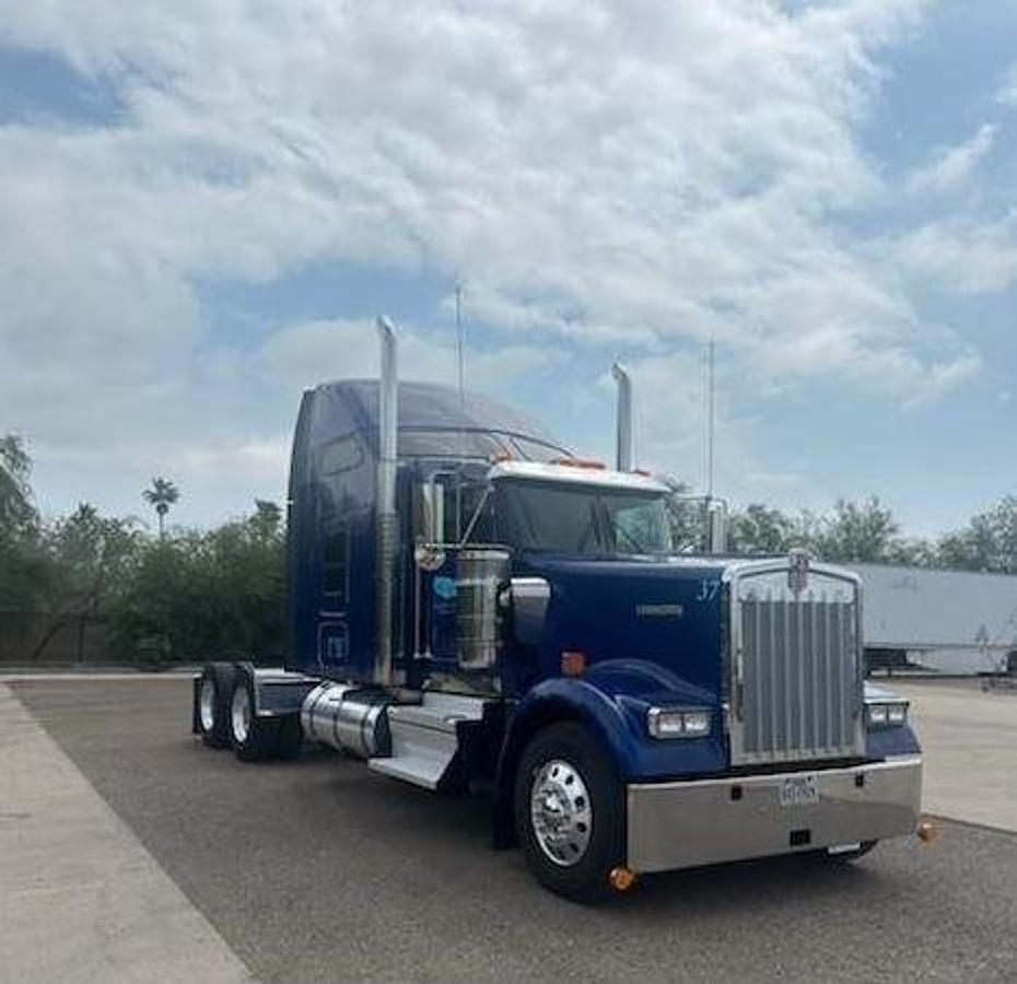 Used 2020 Kenworth W900 Sleeper Semi Truck