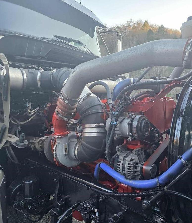 Used 2009 KENWORTH W900L Conventional Sleeper Semi