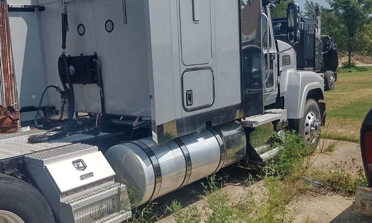 Used 2016 MACK PINNACLE CHU613 RAWHIDE