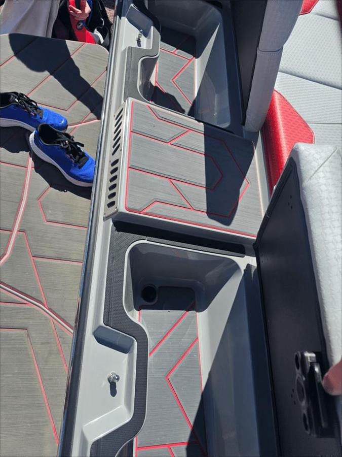 Used 2024 Supreme S220 Pontoon Boat