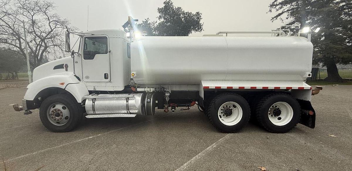 Used 2012 KENWORTH T440 Water Tank Truck