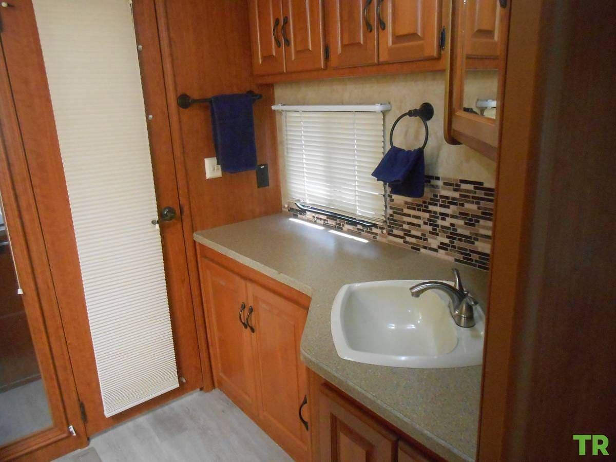 Used 2008 Damon Challenger Class A Motorhome