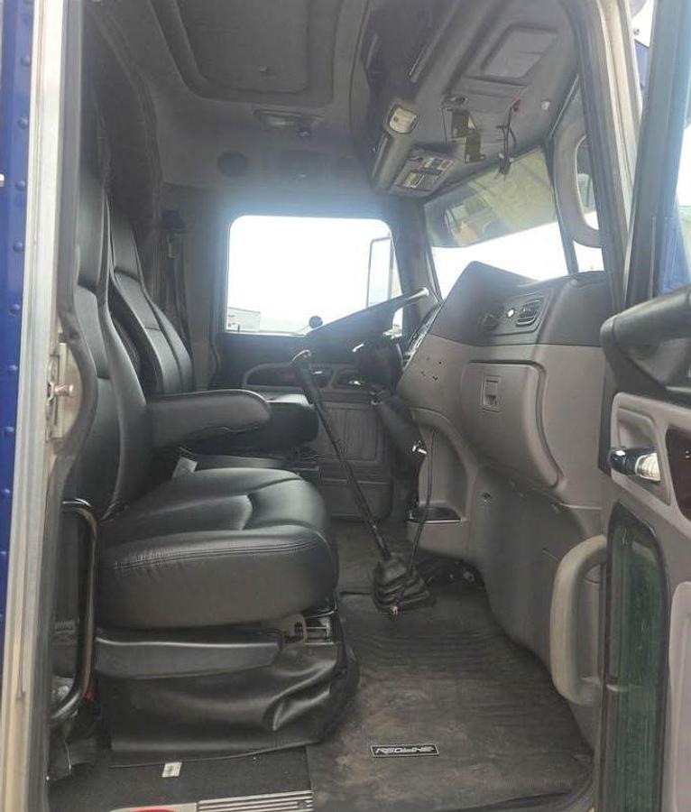 Used 2020 PETERBILT 389 Sleeper Semi Truck