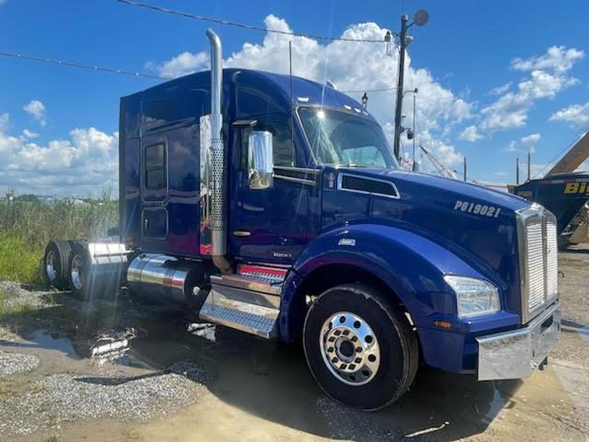 Used 2019 Kenworth T880 Conventional Sleeper Semi