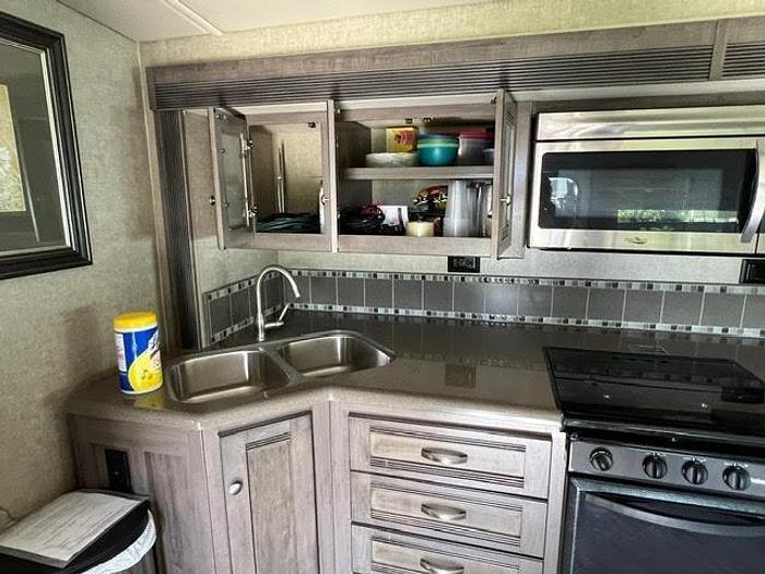 Used 2018 Winnebago Sightseer