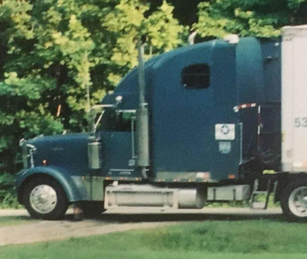 Used 1998 Freightliner FLD132 Classic XL Sleeper Semi Truck