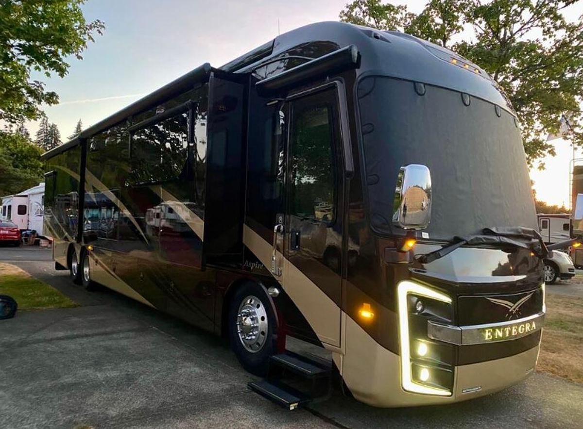 Used 2017 Entegra Aspire 42DEQ