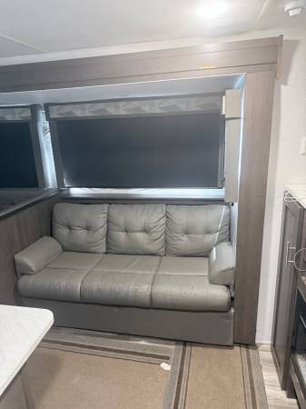 Used 2018 Forest River Wildwood X-Lite 263BH XL | Bunkhouse | Outdoor Kitchen | Fireplace | Like New