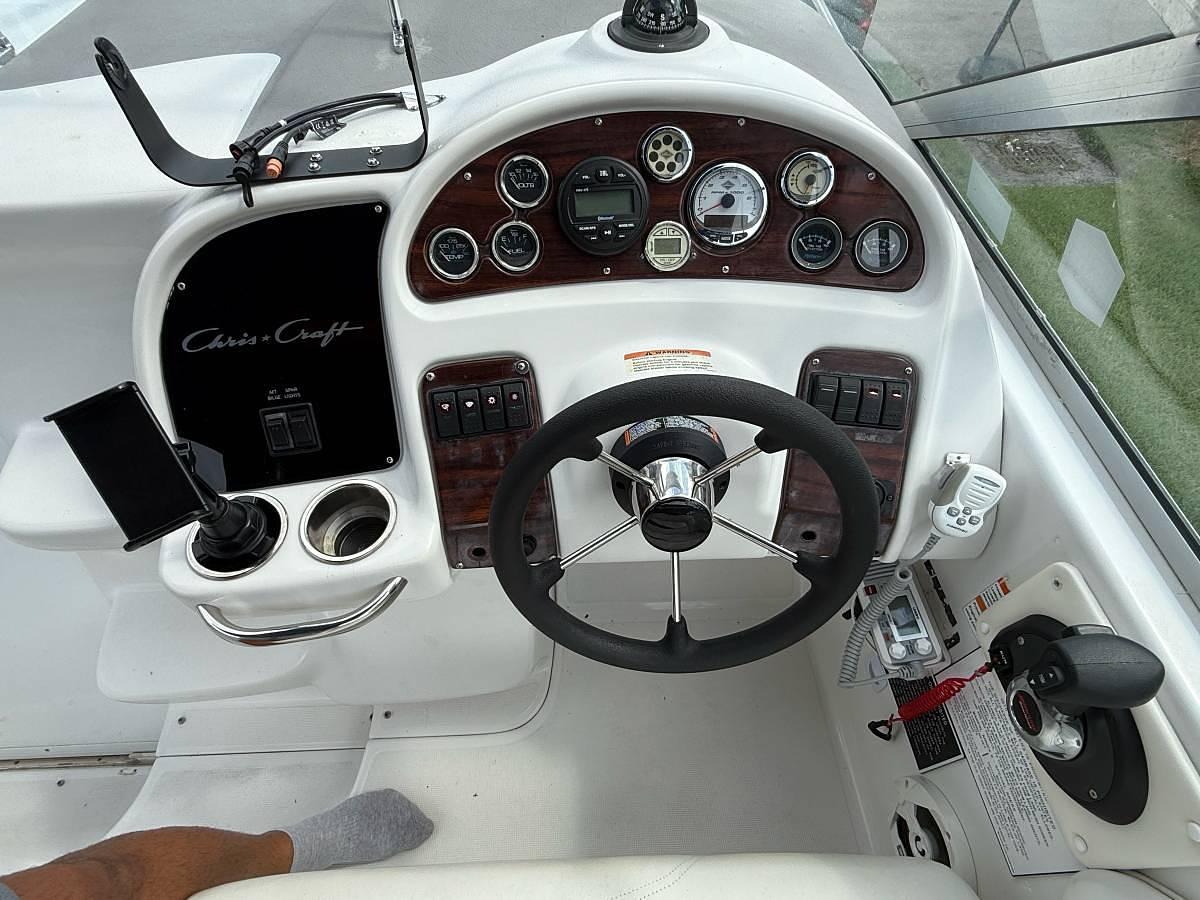 Used 1997 Chris Craft 26 Crowne