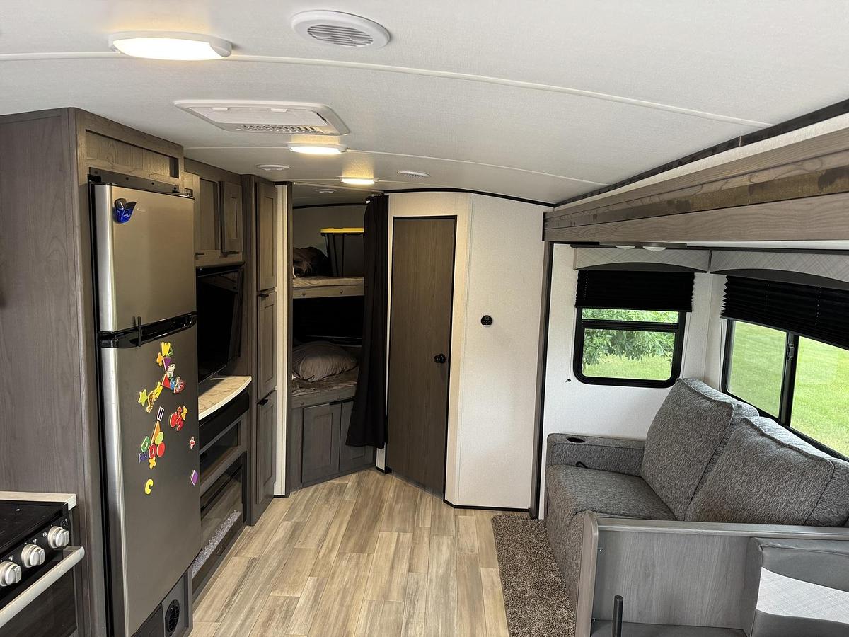 Used 2021 Cruiser Embrace EL275