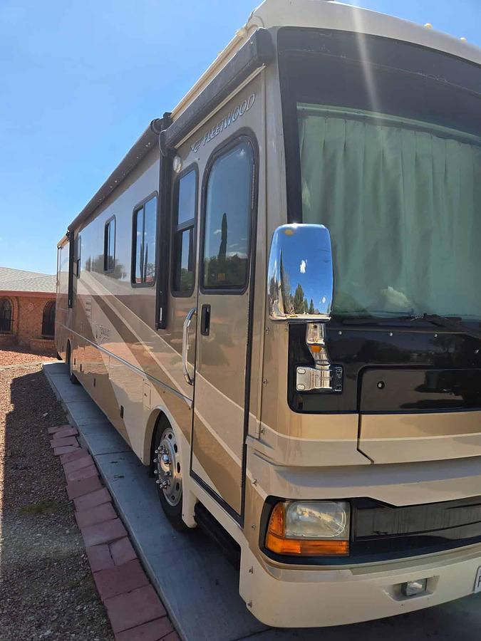 Used 2006 Fleetwood Discovery 39V