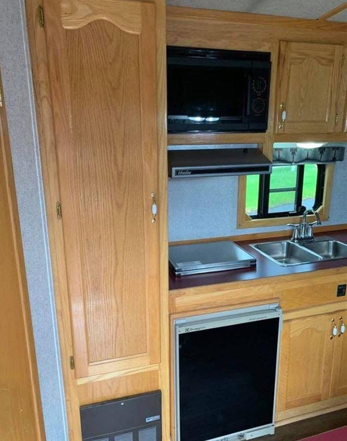 Used 1997 4 Star 4 Horse Trailer