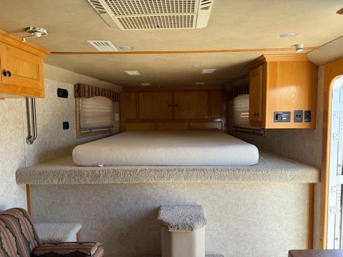 Used 2004 4 Star 2 Horse